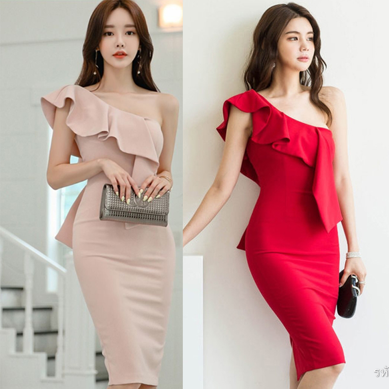 kudapy ชุดเดรสสั้นใส่ออกงานสีแดง/สีชมพู ทรงเข้ารูป ไหล่เฉียงแต่งระบาย ชุดราตรี ชุดออกงาน ชุดไปงานแต่งงานงานสีแดง