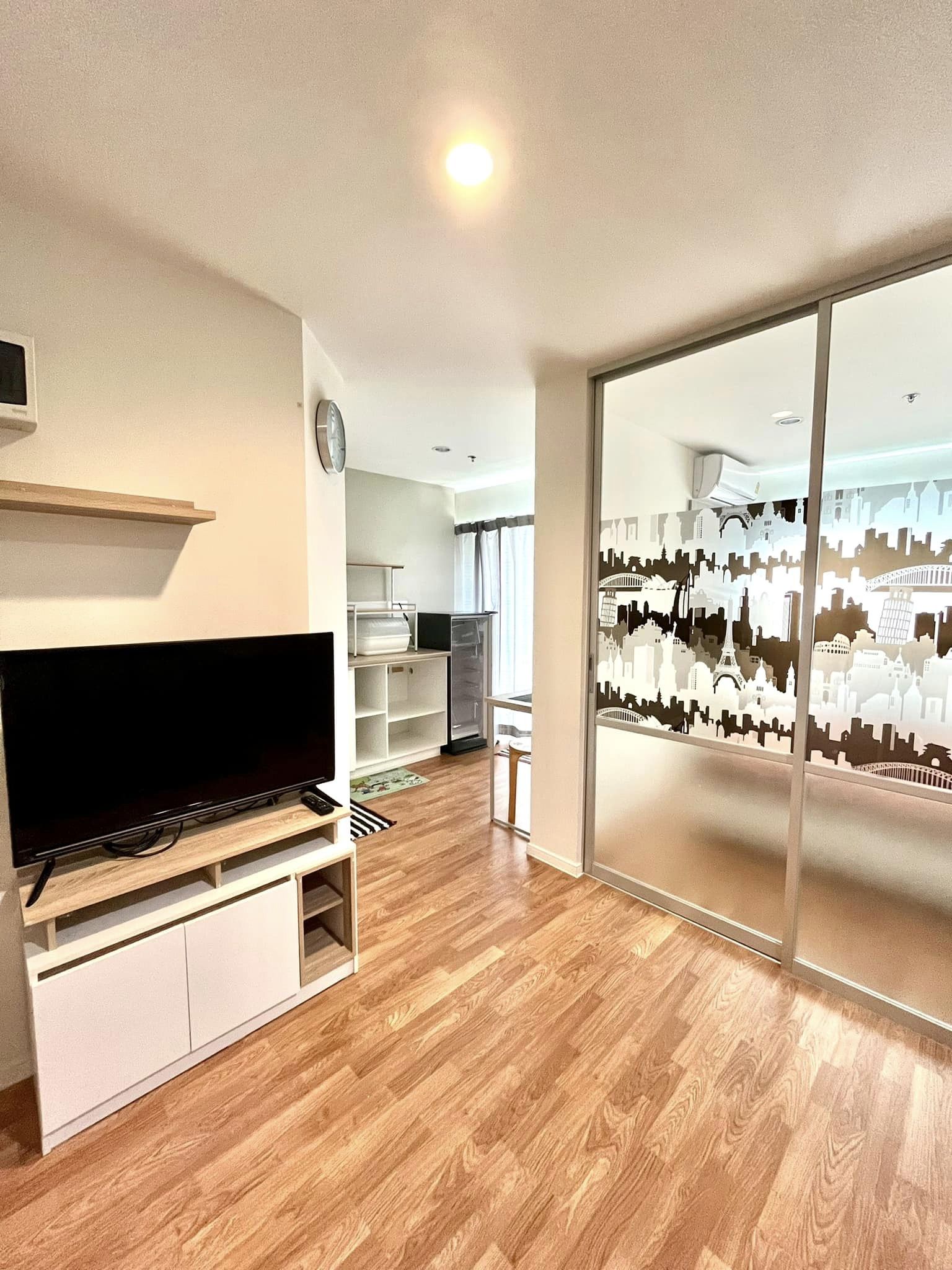 ให้เช่าคอนโด Lumpini Ville Nakhon In - Reverview (ลุมพินี วิลล์ นครอินทร์ - ริเวอร์วิว) - พร้อมเข้าอยู่ได้ทันที่เลย - การเดินทาง: รถไฟฟ้า MRT แยกติวานนท์ 1.3 กม. - ใกล้กระทรวงสาธารณสุข มหาวิทยาลัยเทคโนโลยีพระจอมเกล้าพระนครเหนือ