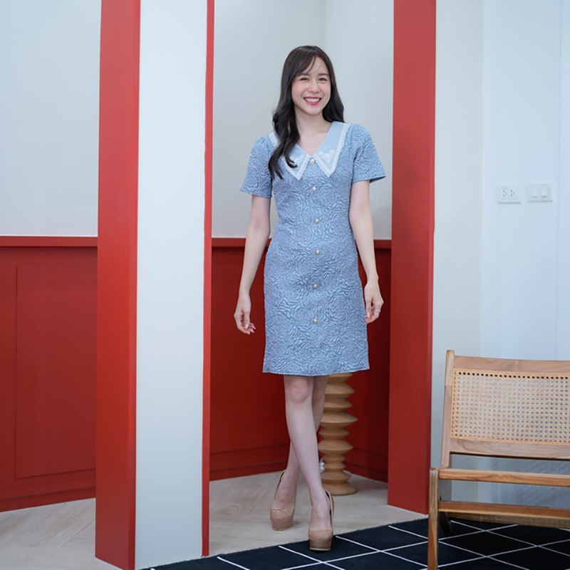 kudapy เดรสสั้นสีชมพู/สีน้ำเงินเข้ม/สีครีม เดรสแต่งกระดุมปกลายนูน