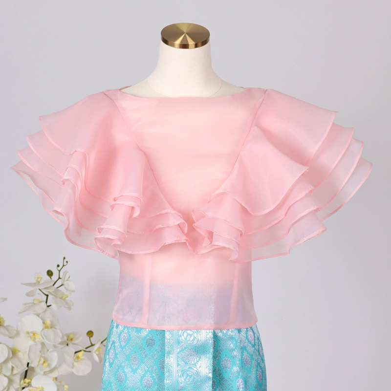 kudapy เสื้อไปงาน ผ้าแก้วคอปาดแคบสีชมพู/สีฟ้า/สีเหลือง แต่งระบายช่วงแขนเป็นทรงหน้าอก V Shape ระบาย 4 ชั้นสวยหรูมากๆค่ะรุ่นนี้ ขายดีสุดๆ