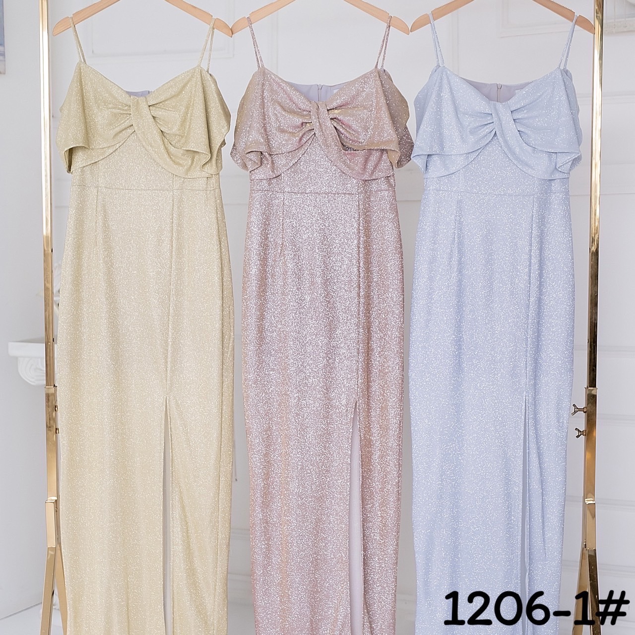 kudapy เดรสยาว ผ้าดัชเชสอัดกาว เปิดบ่าจับบิดทวิชไขว้อก มีสายคล้องบ่า กระโปรงทรงสอบ ผ่าหน้าขา sexy