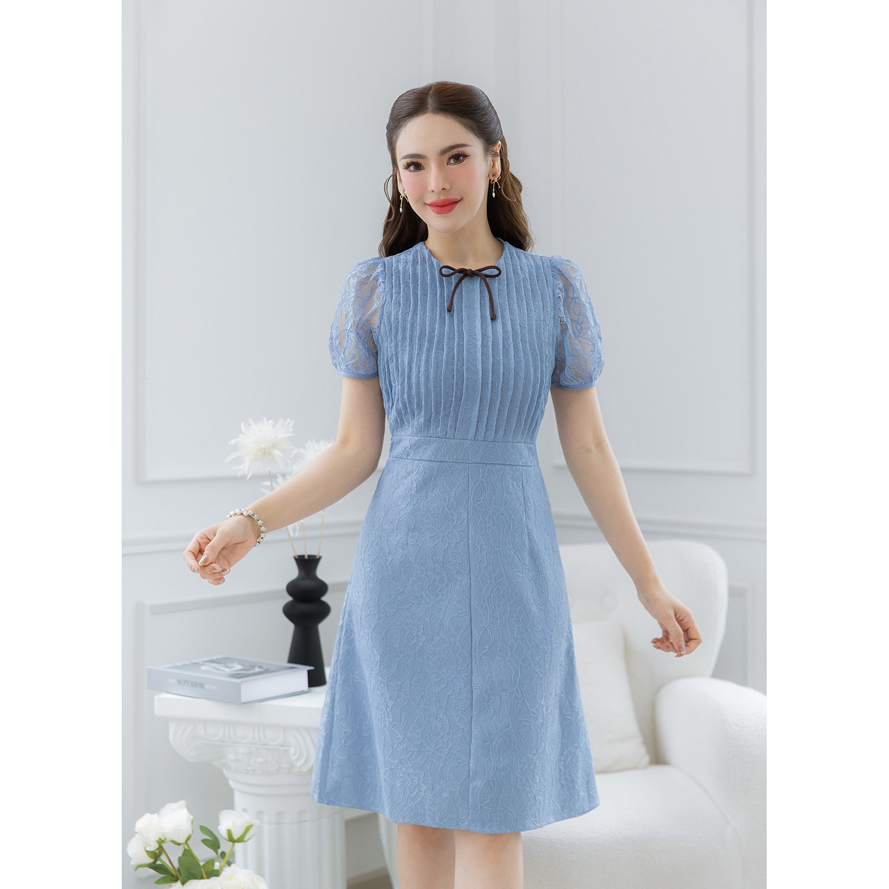 kudapy เดรสลูกไม้อกตีเกล็ดตั้ง สวยมีเลเยอร์ ลูกไม้อัดกาวอยู่ทรงสวย มีดีเทลแต่งโบวเล็กๆน่ารัก