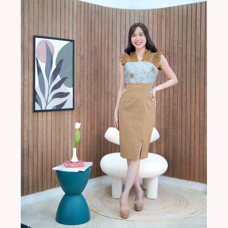 kudapy เดรสสั้นสีน้ำตาล/สีชมพู แขนกุดอกปักลายแต่งกระดุม
