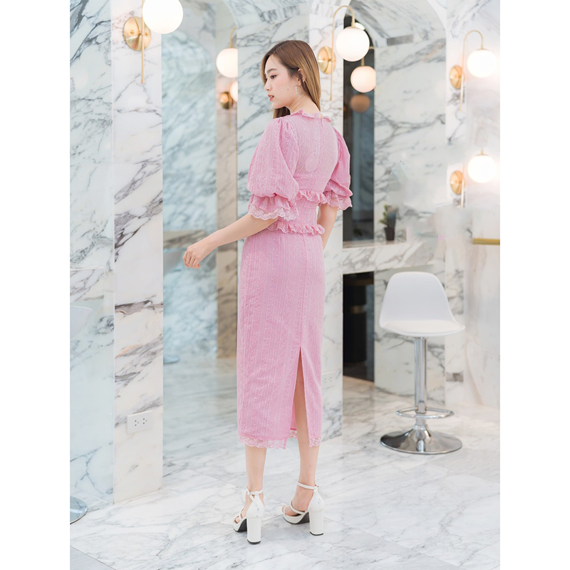 kudapy เดรสยาวสีขาว/สีชมพู ลูกไม้แขนสม็อค