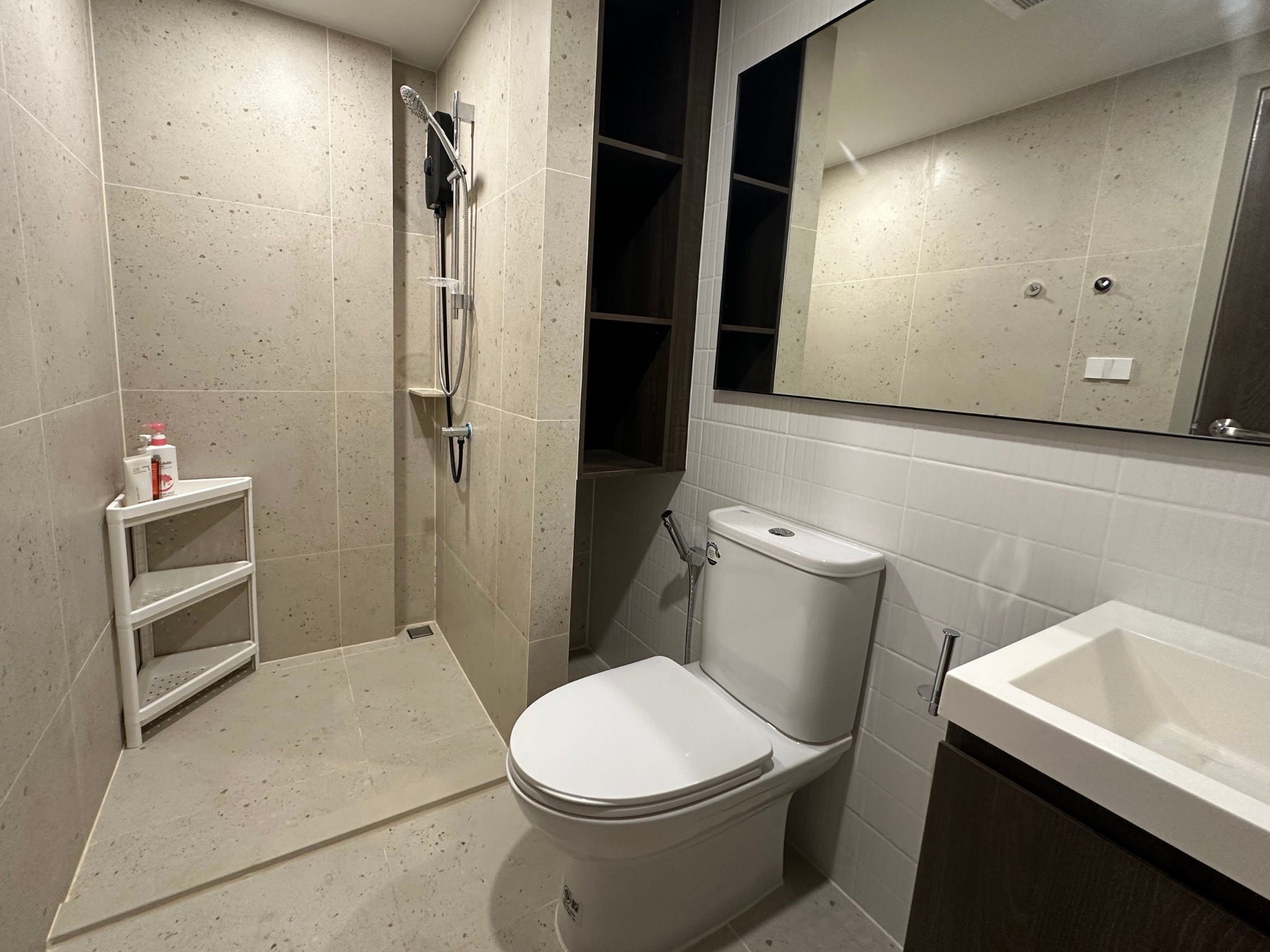 ปล่อยเช่าคอนโด Nue Cross Khu Khot Station (นิว ครอส คูคต สเตชัน) - ใกล้ BTS คูคต - 1ห้องนอน 1ห้องน้ำ 1ห้องนั่งเล่น - ขนาดห้อง 27 ตรม.