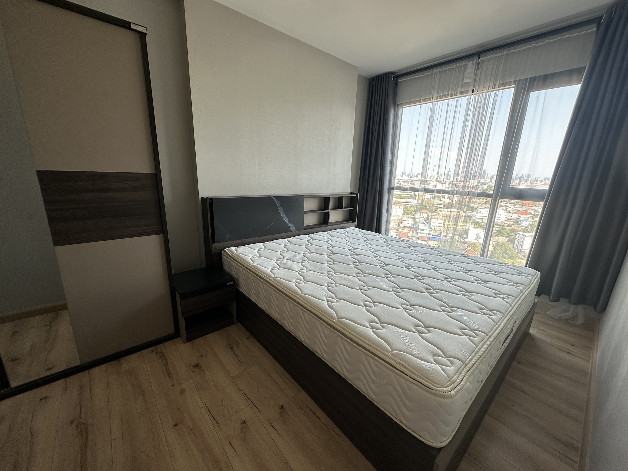 ปล่อยเช่าคอนโด Brix Condominium (บริกซ์ คอนโดมิเนียม) - ห้องกั้นเป็นสัดส่วนพร้อมเครื่องซักผ้า - การเดินทาง: ติดรถไฟฟ้า MRT สิรินธร