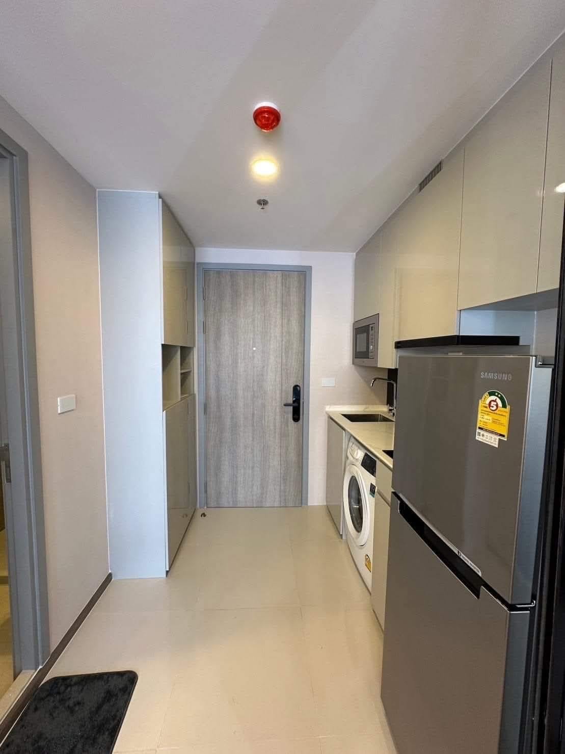 ปล่อยเช่า SOHO BANGKOK RATCHADA (โซโห แบงค็อก รัชดา) - โซนพื้นที่ MRT ห้วยขวาง Studio 1ห้องน้ำ - ขนาดห้อง 26 ตรม. ชั้น 6 - ให้เช่า 20,000 ต่อเดือน