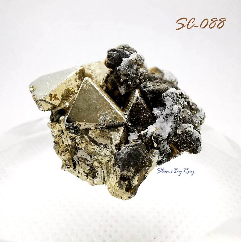 ไพไรต์ (Pyrite Octahedra Peru)