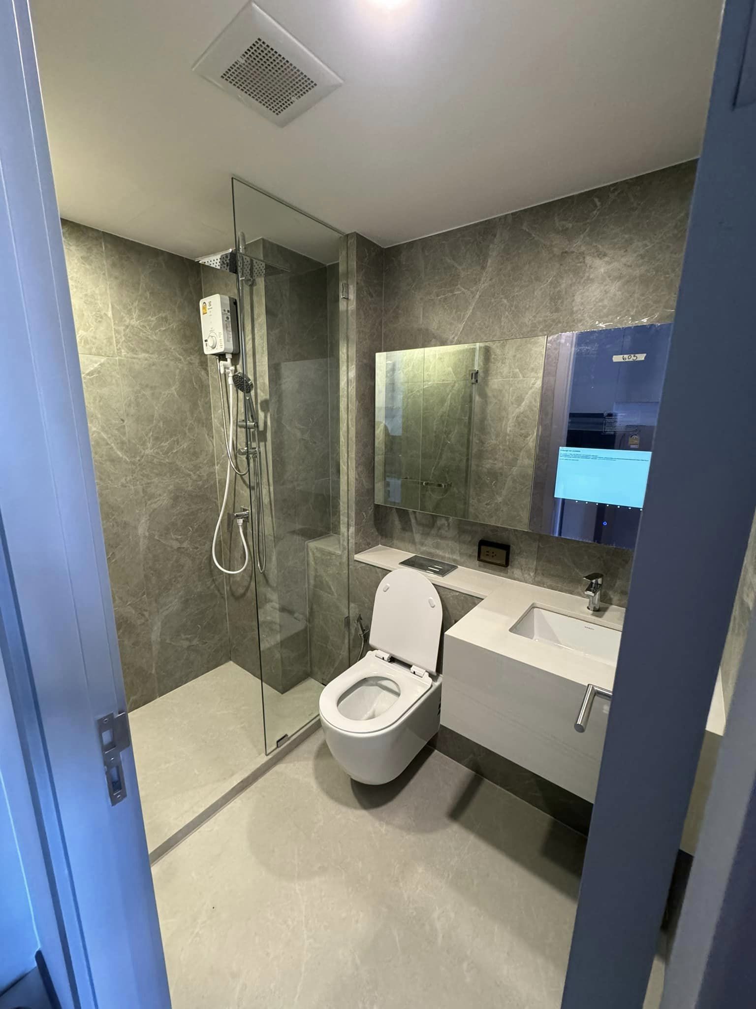 ให้เช่าคอนโด SOHO Bangkok Ratchada (โซโห แบงค็อก รัชดา) - ตกแต่งเฟอร์ครบ - การเดินทาง: MRT ห้วยขวาง