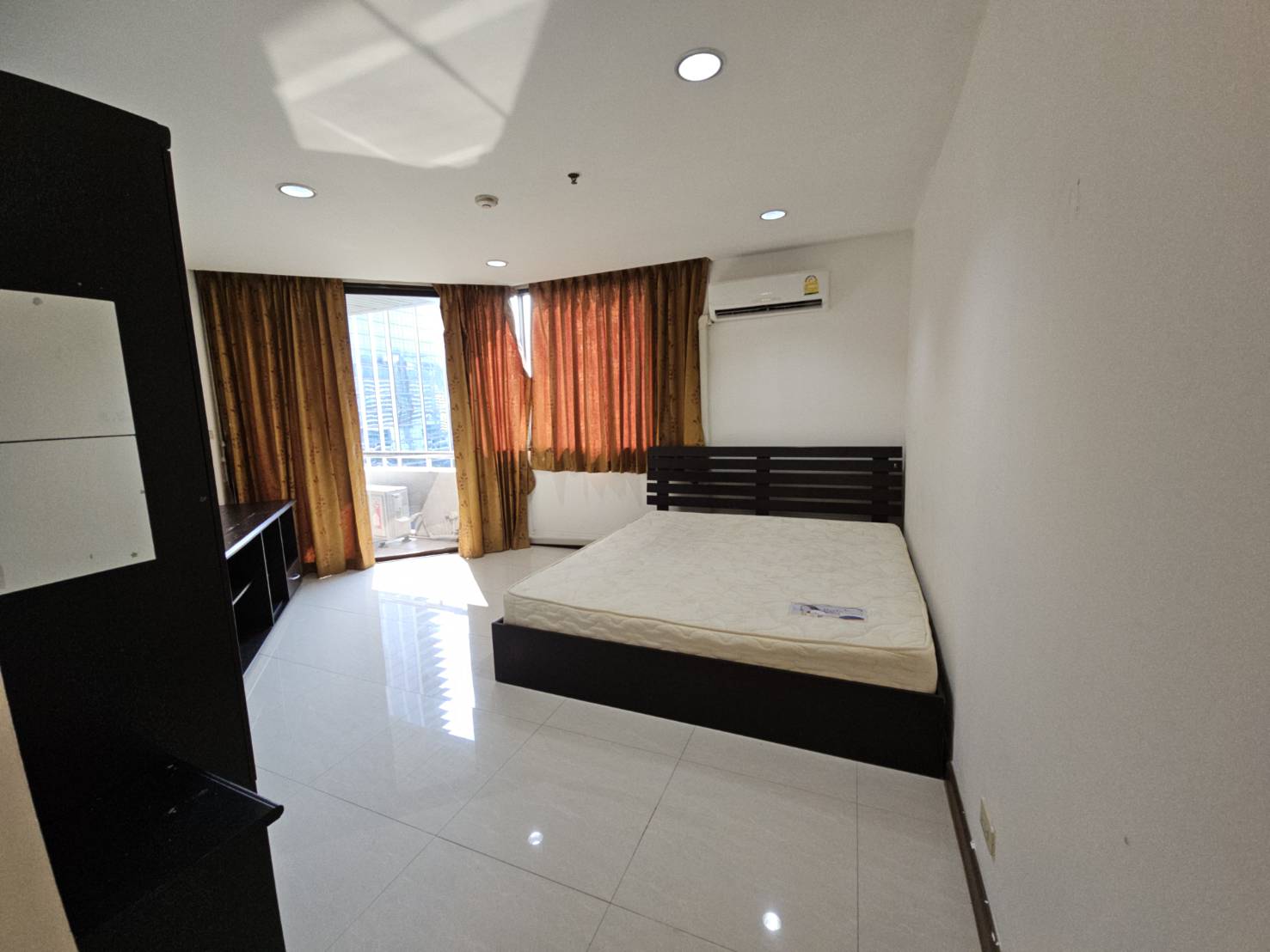 ปล่อยเช่าคอนโด Regent Royal Place 1 (รีเจ้นท์ รอยัล เพลส 1) ซอย มหาดเล็กหลวง 1 - 2ห้องนอน 2ห้องน้ำ 1ห้องนั่งเล่น - ใกล้ BTS ราชดำรึ / เซ็นทรัลเวิลด์ สยาม / จุฬา - ขนาดห้อง 84 ตรม. ชั้น 15