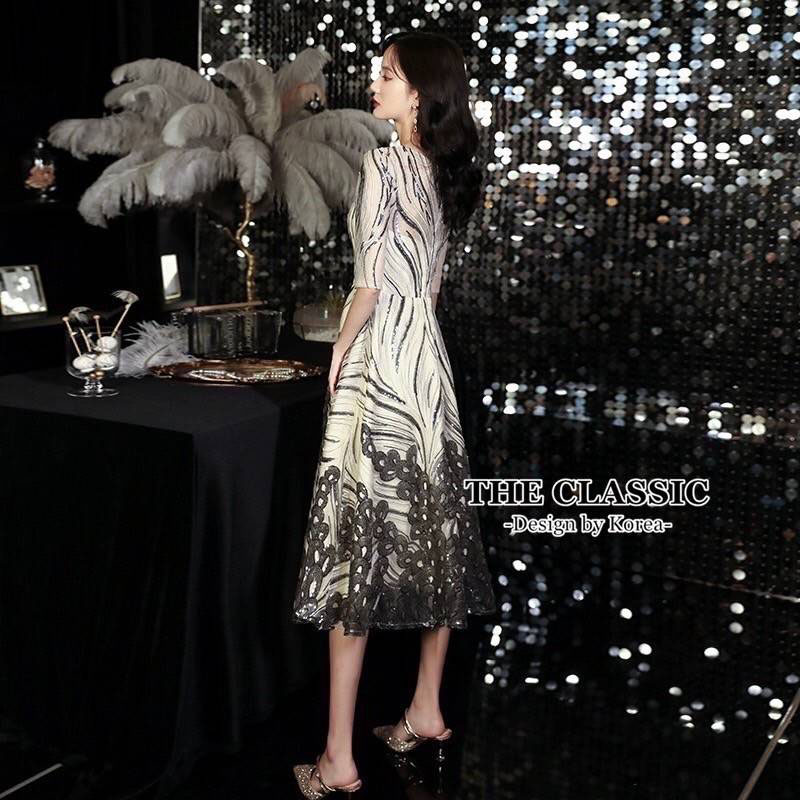 kudapy เดรสสั้นสีทอง/สีเทาเงิน ออกงานปักเลื่อม ใช้ผ้าเนื้อดีปักลวดลายด้วยเลื่อมสลับสี ปักแน่นลายชัด