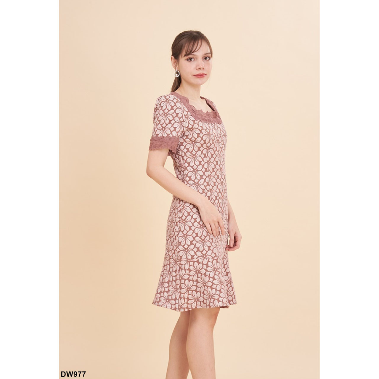 kudapy เดรสสั้นสีดำ/สีม่วง ลายนูนคอลูกไม้ ใส่ออกงาน ใส่ทำงาน สวยดูดี