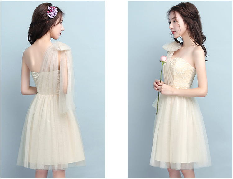 kudapy ชุดราตรีสั้นสีเบจ ไหล่เฉียง ช่วงบนผ้าลูกไม้ สม็อคยืดด้านหลัง