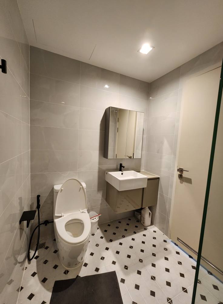 ให้เช่าคอนโด The Room Sathorn - Taksin (เดอะ รูม สาทร - ตากสิน) 2ห้องนอน / 2ห้องน้ำ ขนาด 68 ตรม. ชั้น 7 ค่าเช่า 28,000 ต่อเดือน รถไฟฟ้า BTS โพธิ์นิมิต