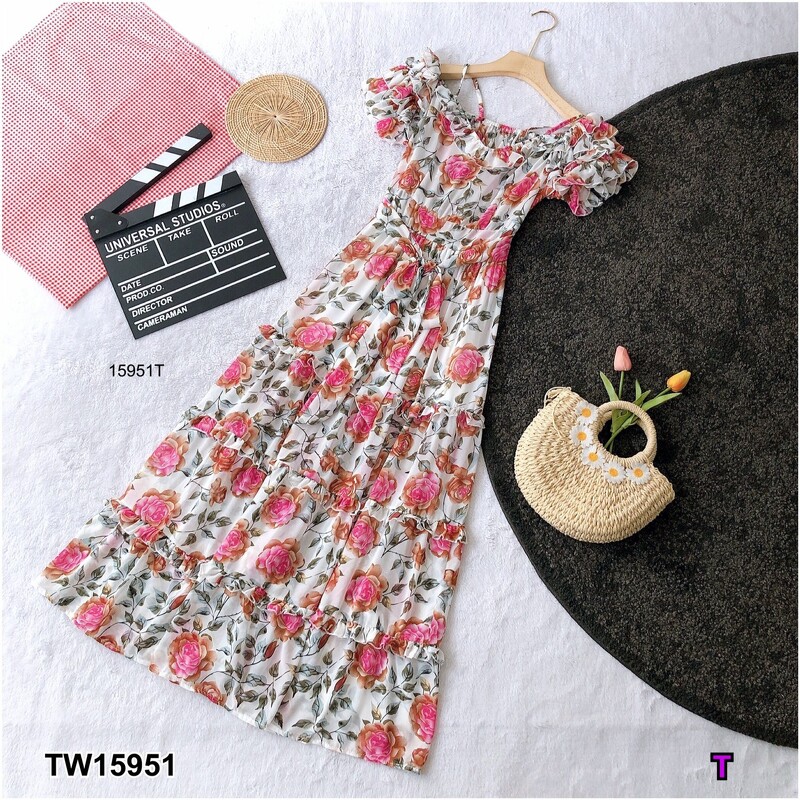 kudapy แม็กซี่เดรสสีขาว ดำ เขียว เทา สายเดี่ยวเว้าไหล่ แขนระบายชั้น ผ้าชีฟองลายดอกไม้ มีซับใน เนื้อผ้าทิ้งตัวสวย