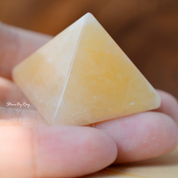 หินแคลไซต์เจียรทรงพีระมิด(Calcite Pyramid)