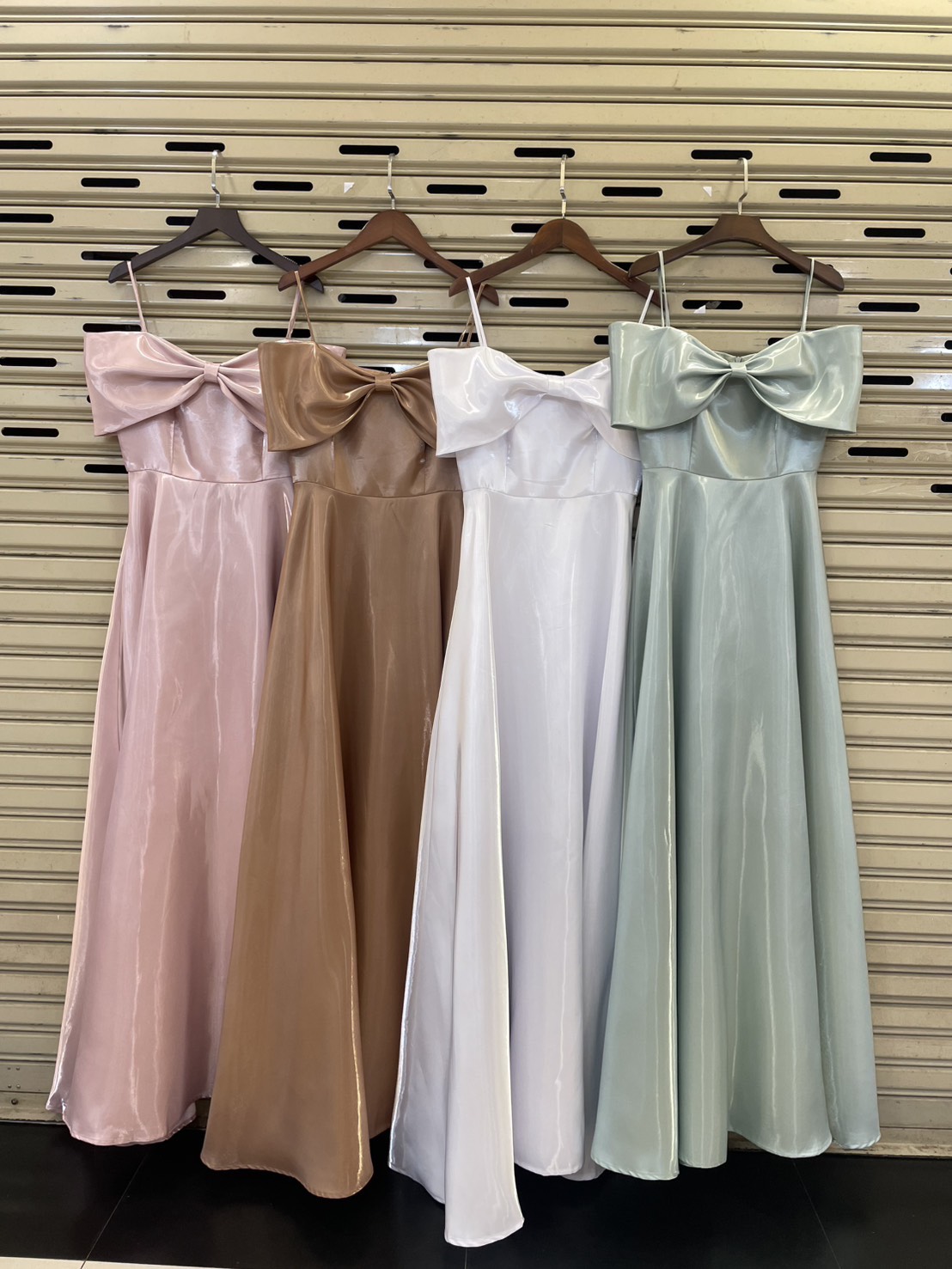 kudapy เดรสยาวเปิดบ่า กระโปรงบาน ทรงสวยเอวสูง ความยาวปิดข้อเท้า ผ้าไม่ยืด มีซับในทั้งตัว