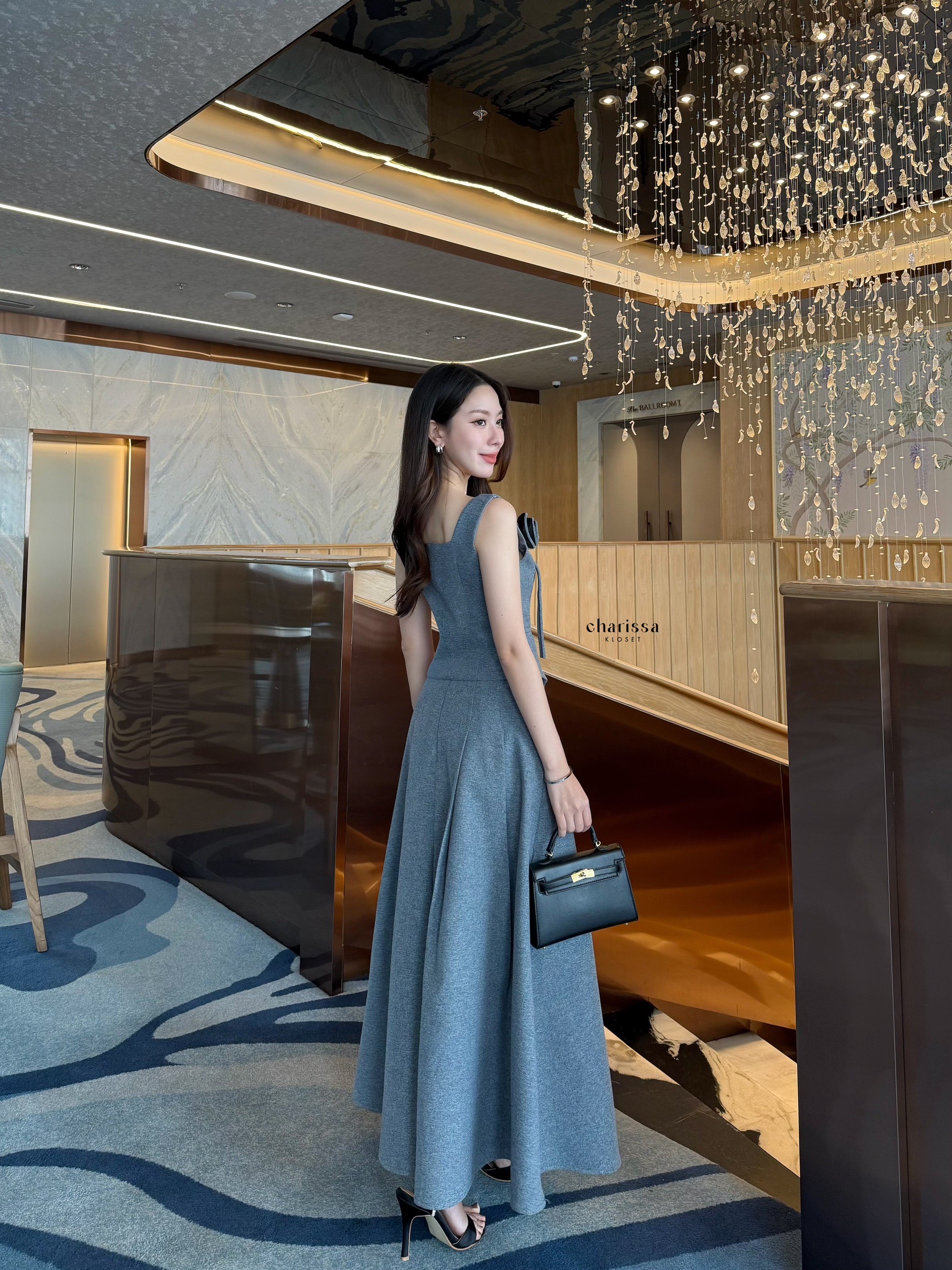 kudapy Set 3 ชิ้น : เสื้อแขนกุด+กระโปรง+เข็มกลัดดอกไม้ เซ็ทเสื้อแขนกุดมาพร้อมกระโปรงยาวทรงปล่อย เสื้อเป็นกระดุมจริง ตกแต่งกระเป๋าหลอกด้านหน้าซ้ายขวา