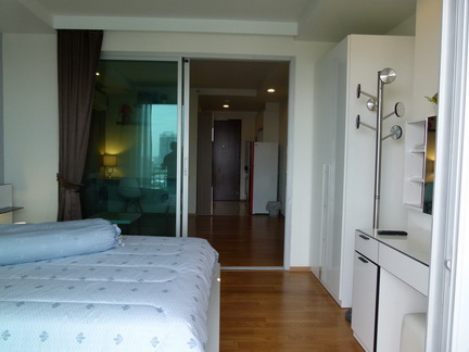 ให้เช่าคอนโดใกล้หอวังเซ็นทรัลลาดพร้าว Abstracts Phahonyothin Park (แอ็บสแตร็กส์ พหลโยธิน พาร์ค)