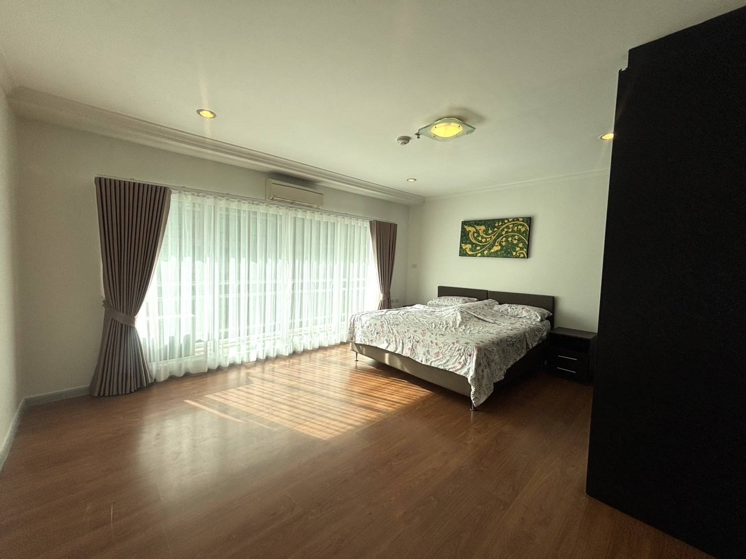 ให้เช่าคอนโด Grand Park View (แกรนด์ พาร์ค วิว) โซน รถไฟฟ้า MRT เพชรบุรี สุขุมวิท ห้องแบบ 3ห้องนอน / 2ห้องน้ำ ขนาดห้อง 120 ตรม. ชั้น 10