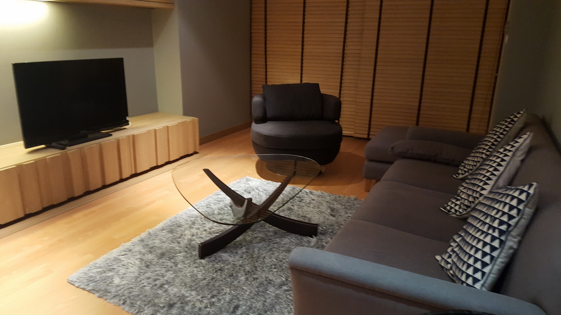 The Alcove Thonglor 10 (ดิ แอลโคฟ ทองหล่อ 10) ให้เช่าห้องใหญ่ตกแต่งพร้อมอยู่