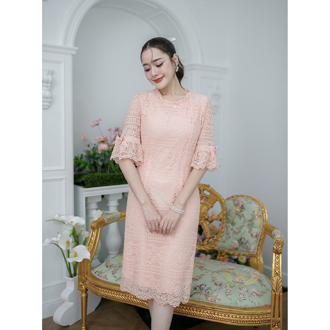 kudapy เดรสสั้นสีชมพูโอรส/สีเขียว/สีเหลือง ลูกไม้ตัวสวย ผ้านิ่ม รุ่นนี้ดีไซน์สวยหวานมากค่ะ ทรงใส่ง่าย ช่วงปลายแขนระบายรอบแขนแต่งโบว์