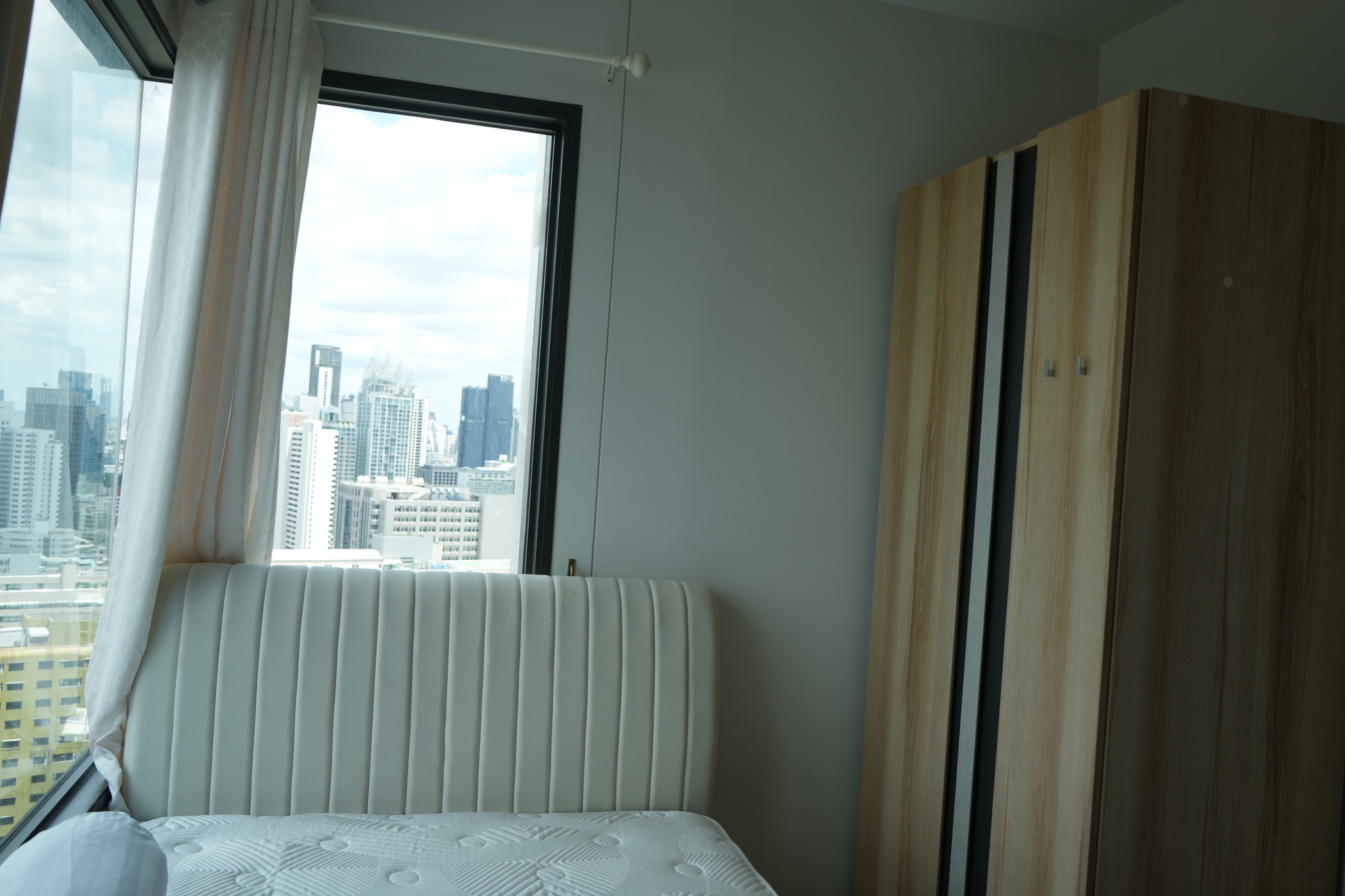 ปล่อยเช่าคอนโด Life One Wireless (ไลฟ์ วัน ไวร์เลส) - 2ห้องนอน 1ห้องน้ำ 1ห้องนั่งเล่น - ใกล้ BTS เพลินจิต - ขนาดห้อง 45 ตรม. ชั้น 34