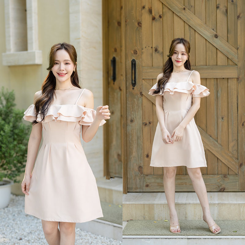 kudapy เดรสสั้นสีครีม/สีกรม/สีชมพู/สีโอวัลติน ช่วงบนเป็นทรงแบบปาดไหล่ อกเย็บเป็นระบายเลเยอร์