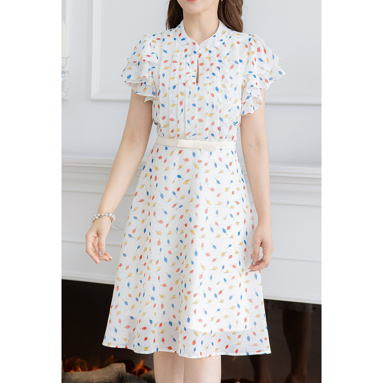 kudapy เดรสชีฟองพิมพ์ลายใบไม้ แขนระบายสองช้้นสวยพริ้ว มีดีเทลคาดเข็มขัดโบว์ช่วงเอว