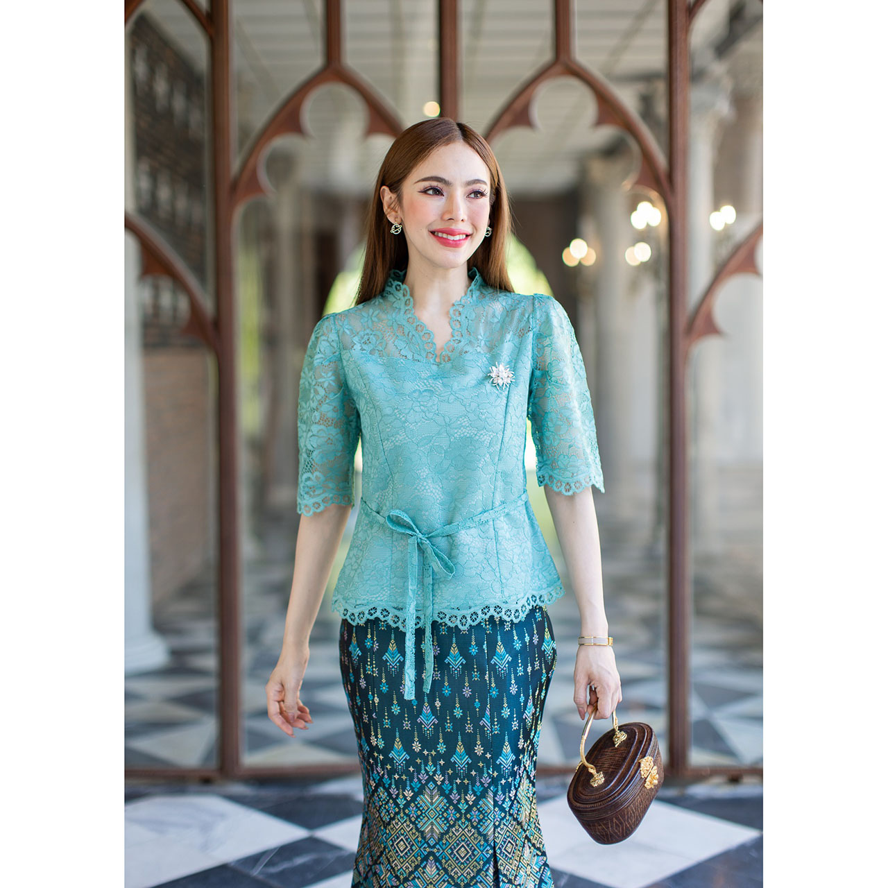 kudapy เสื้อลูกไม้เข้าใหม่ งานเนี๊ยบ ตัดเย็บสวยเรียบร้อย เนื้อผ้าเกรดพรีเมี่ยม อัดกาวทั้งตัว (เฉพาะเสื้อ)