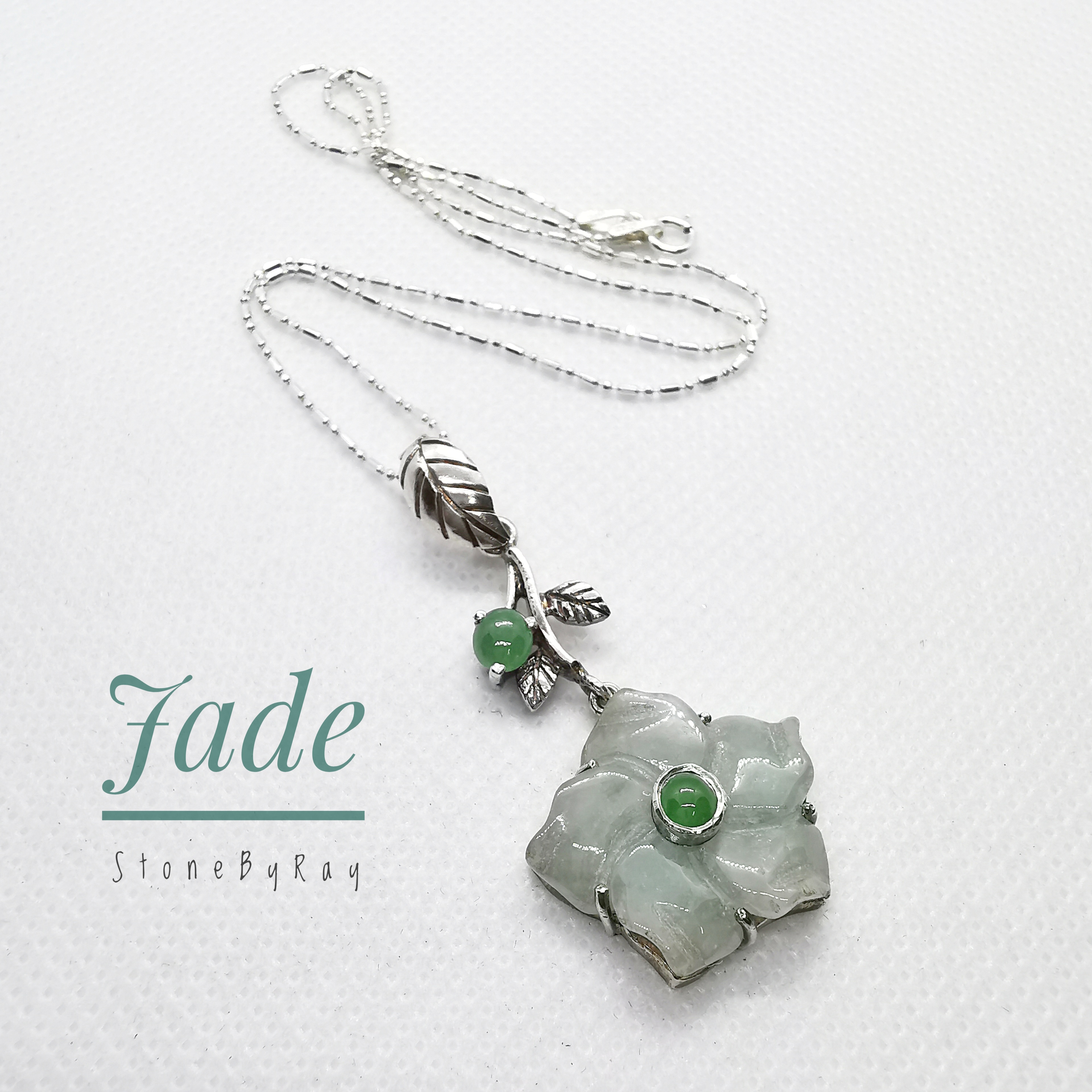 สร้อยคอเงินจี้หยกแกะสลักรูปดอกไม้