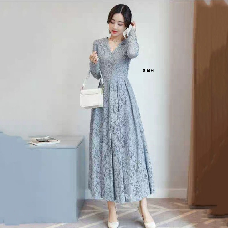 kudapy เดรสยาวสีเทา/สีขาว/สีโอรส/สีแดงเลือดหมู ลูกไม้แขนศอก คอวีป้ายหน้า (ช่วงบนไม่มีซับใน)งานลูกไม้ลายสวยหรู เย็บบุซับในช่วงกระโปรงอย่างดี