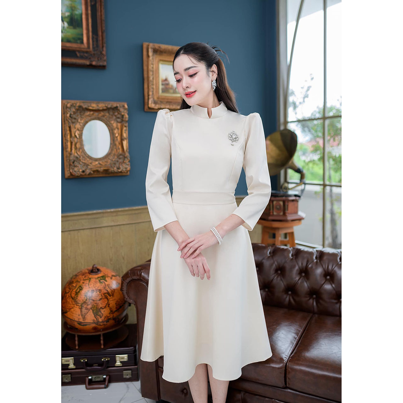 kudapy เดรสสั้นสีขาวงาช้าง/สีฟ้า ชุดไทยจิตรลดา ทรงแขนห้าส่วน ผ้าอัดกาวให้แล้วทั้งชุด เนื้อผ้านิ่มใส่สบาย เดรสความยาวคลุมเข่าใส่สวยสุภาพ