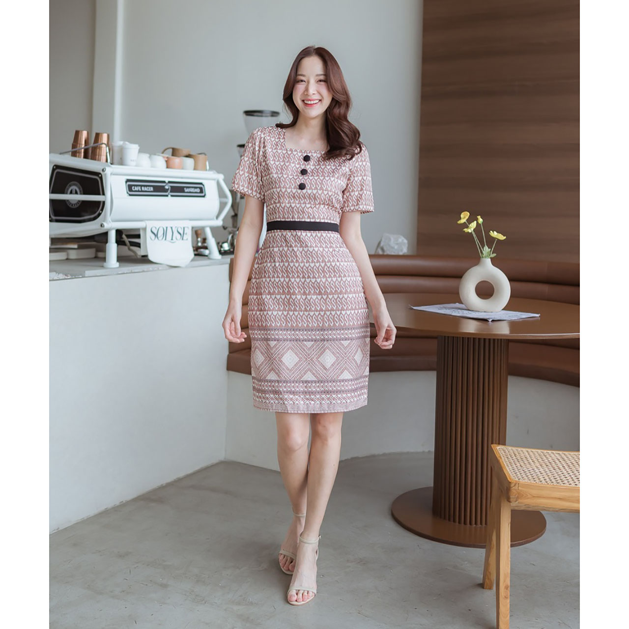 kudapy เดรสสั้นสีน้ำตาล สีกรม สีม่วง ผ้าไทยลายขอแต่งกระดุม ใส่ทำงาน สวยดูดี