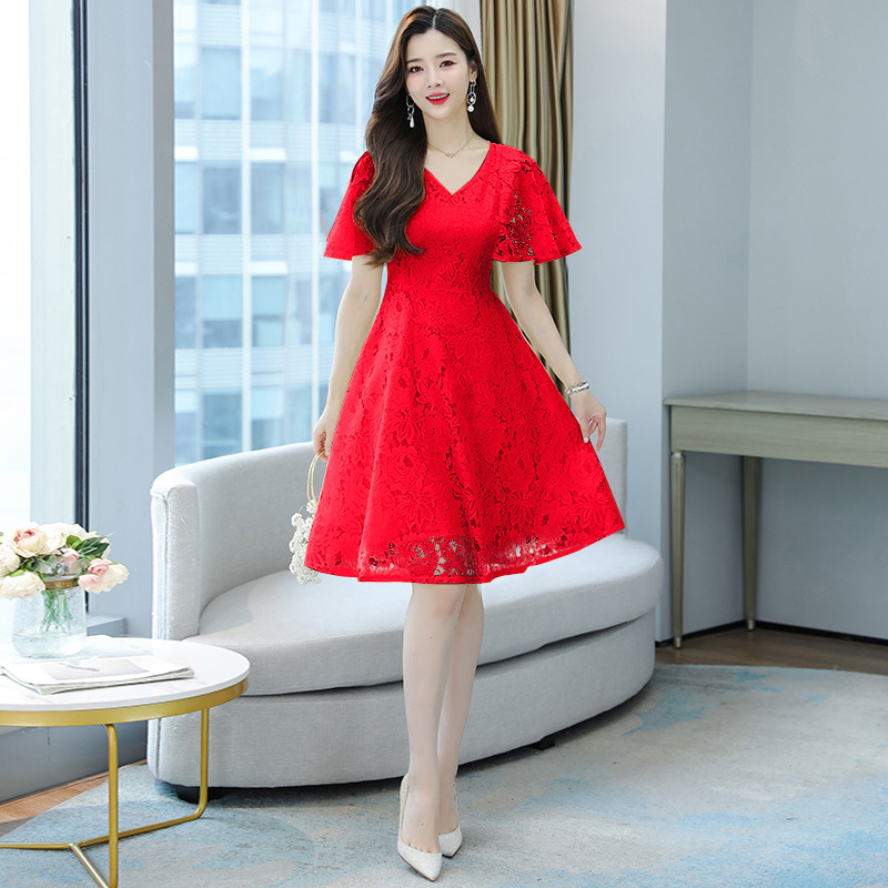 kudapy ชุดเดรสลูกไม้สีแดง แขนปีกระบาย กระโปรงทรงบานคลุมเข่า แขนยาว แนวเรียบร้อย สวยดูดี ชุดเดรสทำงาน