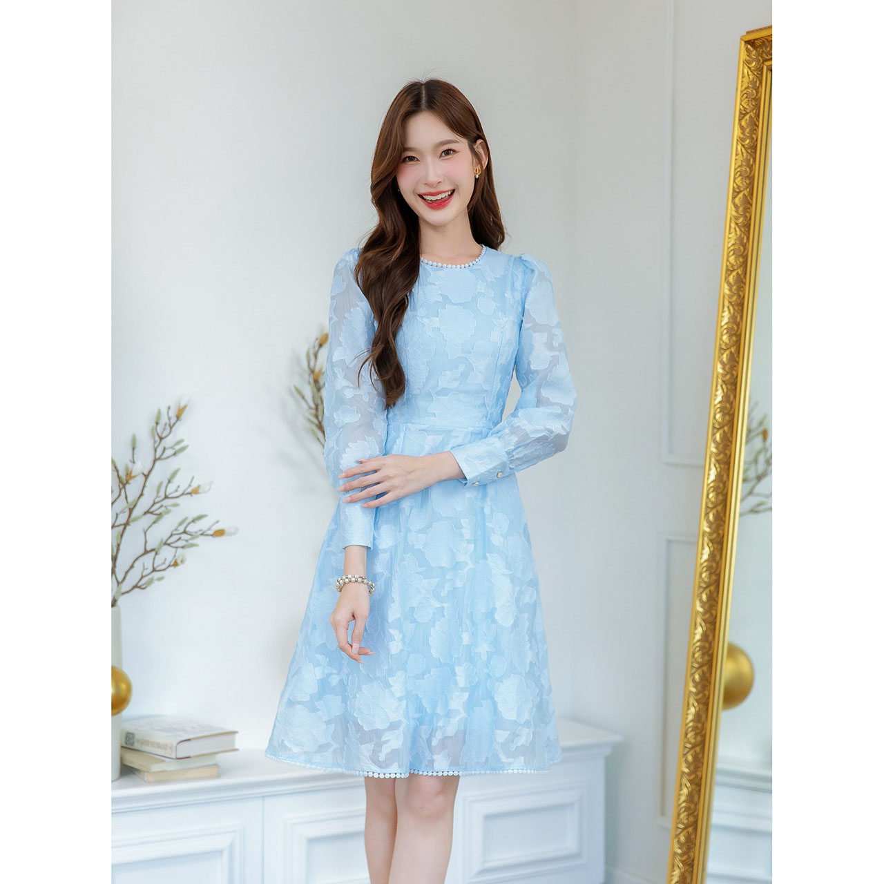 kudapy เดรสผ้าญี่ปุ่นแขนยาว เทคเจอร์ลายดอกมีมิติสวย น่ารักละมุน มีดีเทลแต่งลูกไม้ช่วงคอ