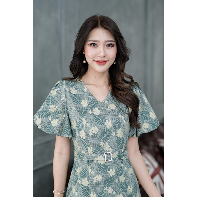 kudapy เดรสสั้นสีเขียว/สีม่วง ลูกไม้แขนสั้นบอลลูนเข็มขัดเพชร ผ้าลูกไม้ลายสวยอัดกาว เป็นแขนบอลลูนพองปลายจั้มด้านใน