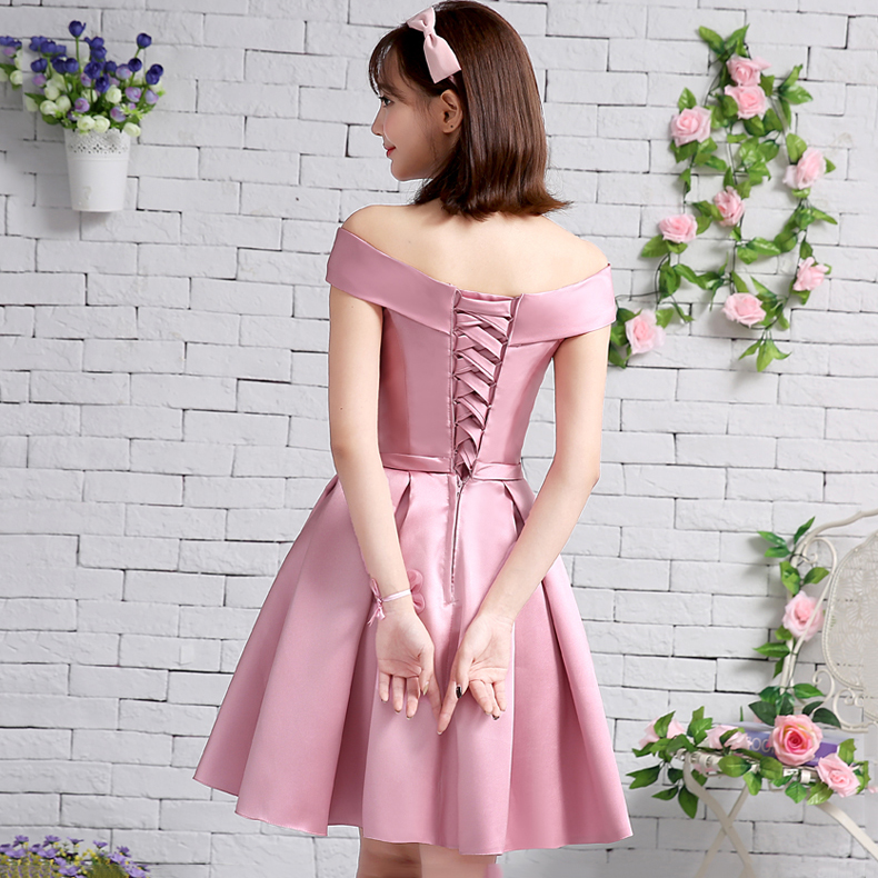 kudapy ชุดราตรีสั้นผ้าซาตินสีชมพู เดรสปาดไหล่ทรงสวย เอวเข้ารูปกระโปรงบาน ฟองน้ำเสริมที่อก ซับในอย่างดี