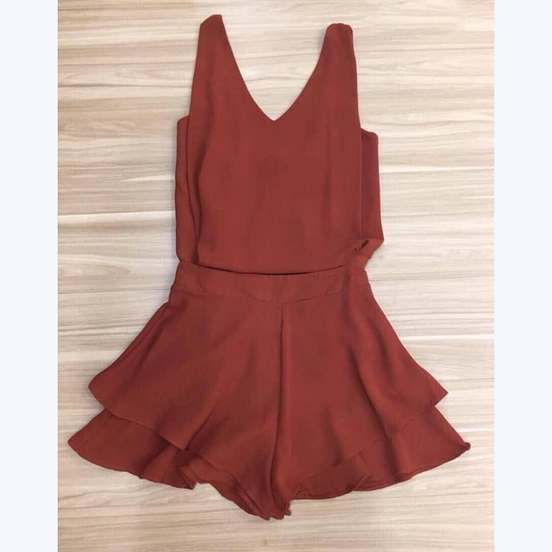 kudapy ชุดเซ็ตสีพื้นเสื้อกลามสายเดี่ยวด้านหลัง จับคู่กับกระโปรงกางเกงทรงสวย