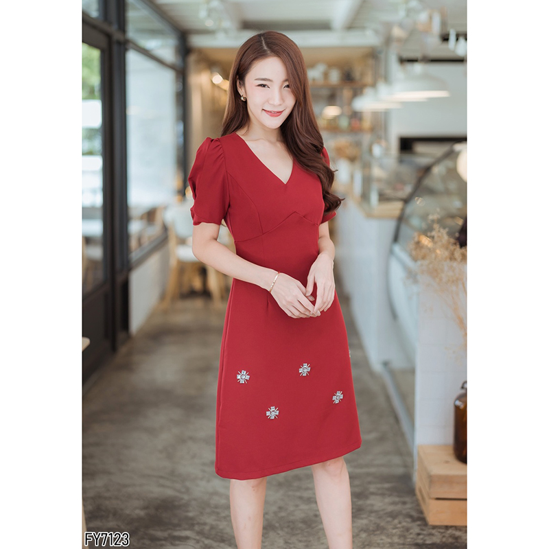 kudapy เดรสสั้นสีแดง/กรม คอวีแขนตูมสวยดูดีใส่แล้วดูเรียบร้อยน่ารัก