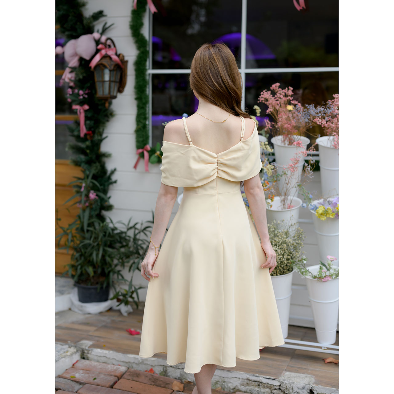 kudapy เดรสโทนสีพาสเทลนุ่มละมุน ดีไซน์หวานๆแต่งอกโบว์ใหญ่เปิดไหล่แบบ Off-shoulder จะใส่เปิดไหล่ 2 ข้าง