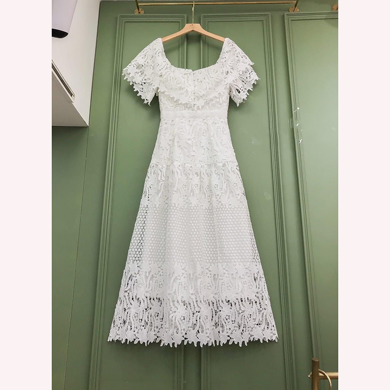 kudapy เดรสยาวสีขาว ลูกไม้เปิดไหล่ ลูกไม้เนื้อดีเกรดพรีเมี่ยมทรงเข้ารูปสวย ต่อระบายช่วงสะโพก ใส่เป็นเปิดไหล่ได้