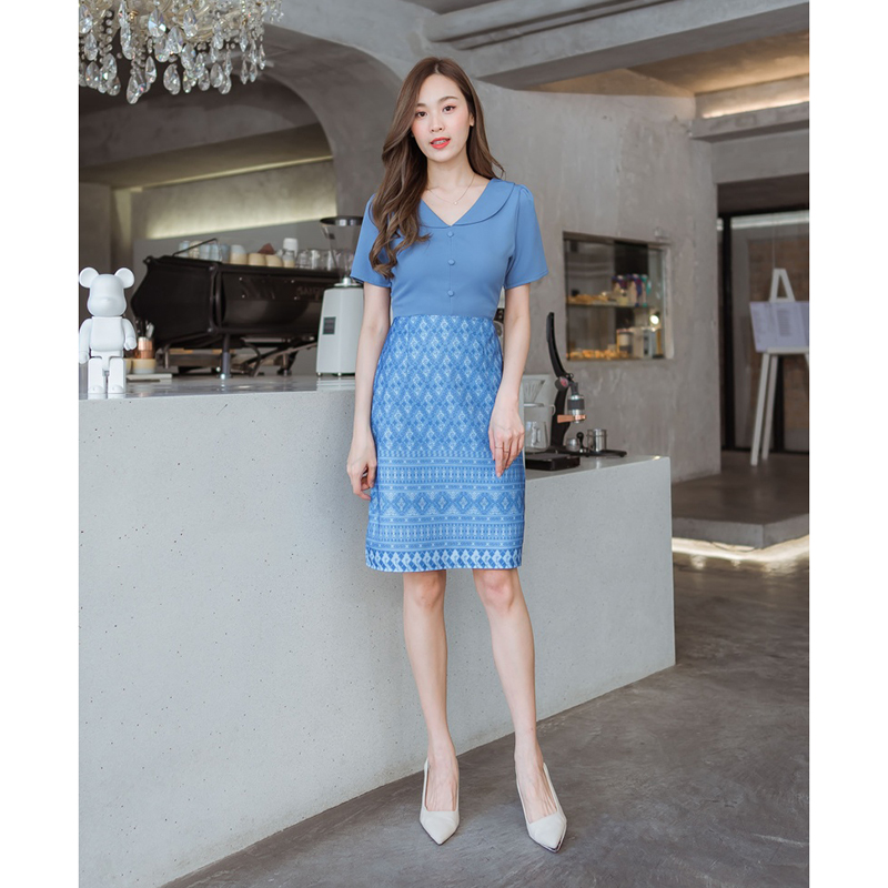 kudapy เดรสสั้นสีแดง/สีฟ้า/สีส้ม/สีชมพู คอบัวกระโปรงลายไทย สวยใส่ออกงานดูดี