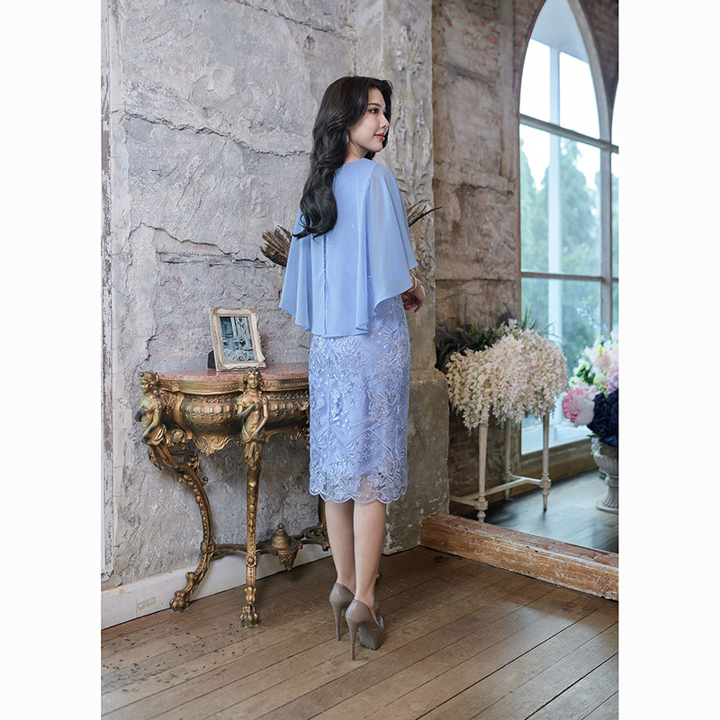 kudapy เดรสสั้นสีชมพู/สีฟ้า ผ้าลูกไม้ปักเลื่อมผ้าลายสวยลูกไม้ปักลายอย่างดี ดีไซน์ชุดเก๋มากๆ เป็นคลุมไหล่ด้านหลังยาวถึงเอว