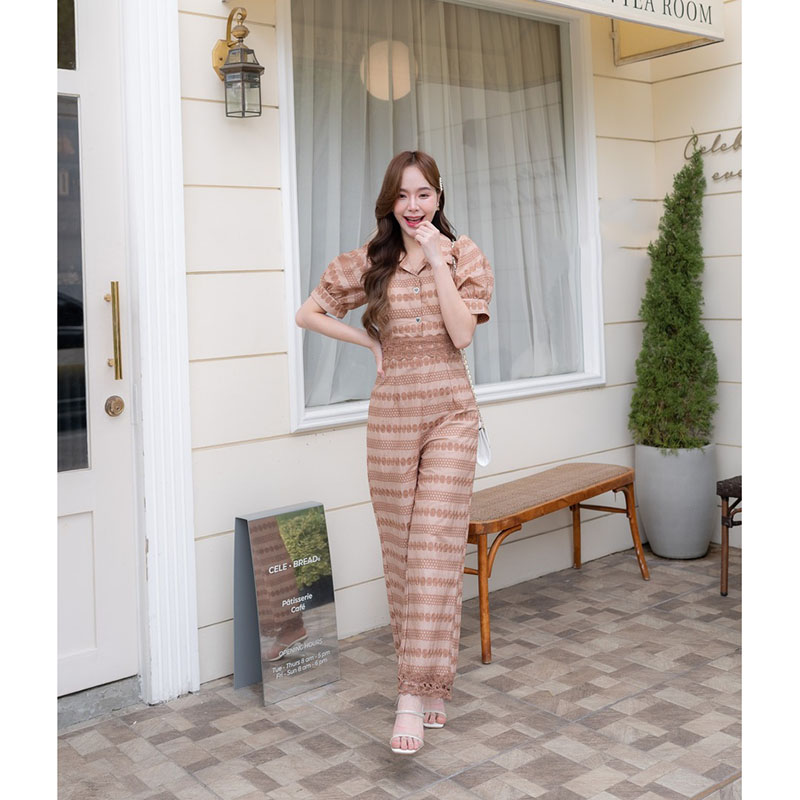 kudapy จั้มสูทถักลายสีดำ/สีน้ำตาลขายาว ทรงสวยงานคอปก ใส่ได้ใน Everyday look ไปทำงาน ไปคาเฟ่ งานซิปหลัง ใส่ง่าย