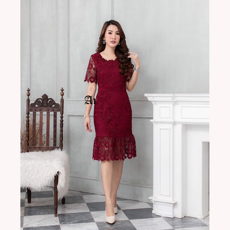 kudapy เดรสลูกไม้สีชมพู/แดงเข้ม แขนสั้น ระบายชายกระโปรง เนื้อผ้าลุกไม้ทอลายดอกไม้ สวยมากค่ะ มีซับในในตัวเนื้อดี