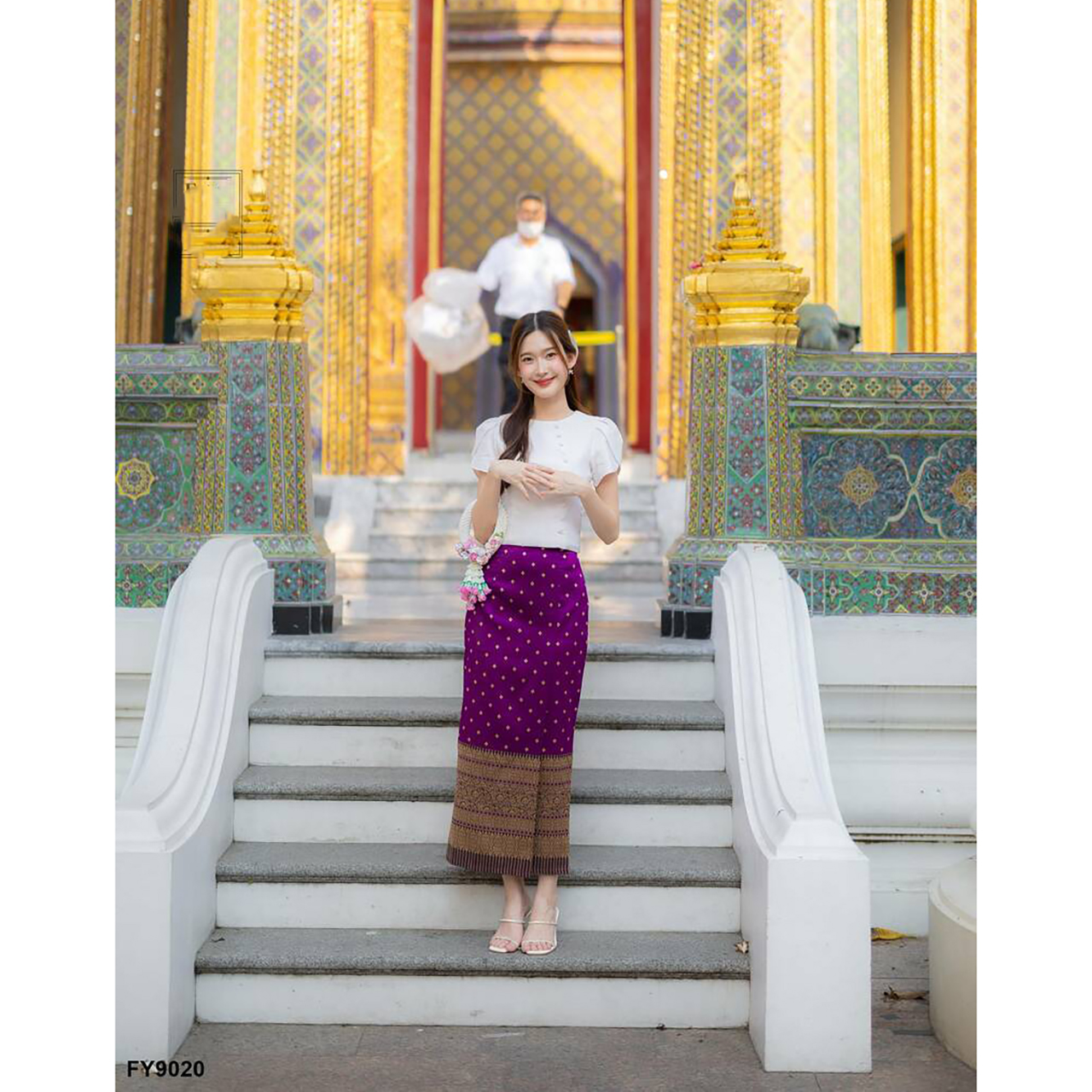 kudapy ชุดเซ็ทเสื้อสีขาว ชุดลิซ่าใส่+กระโปรงลายไทยสีชมพู/สีครีม