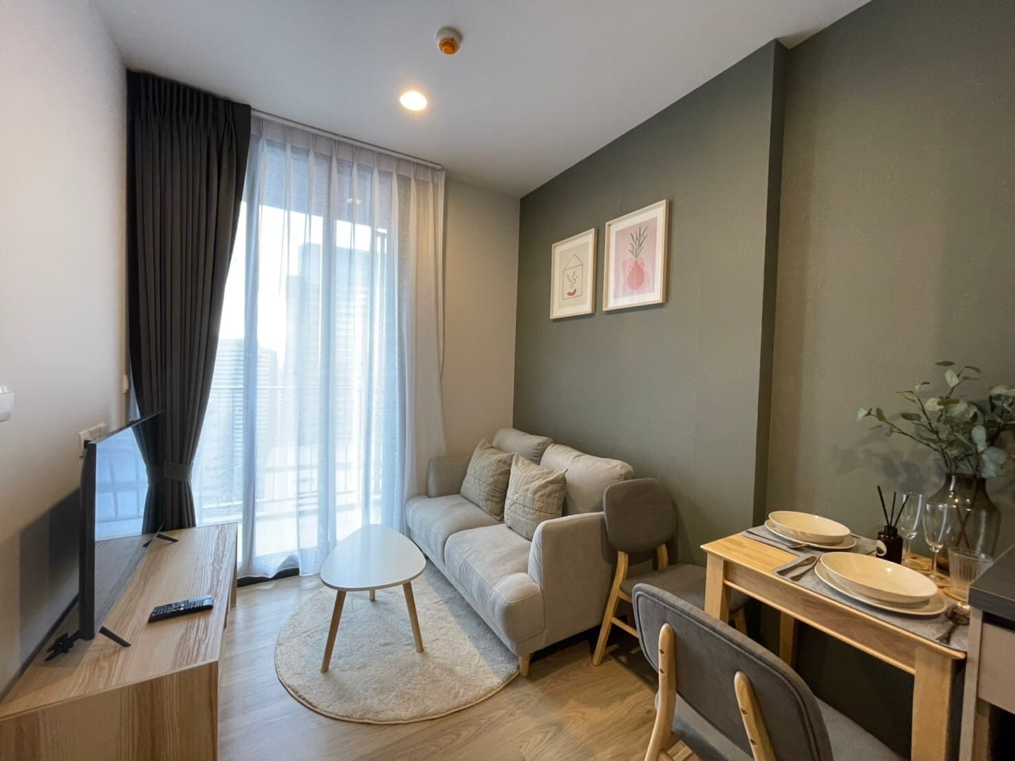 ให้เช่าห้องสวยน่าอยู่เครื่องใช้ไฟฟ้าครบ BTS ทองหล่อ สอบถามแอด Line ID : Smile-easy ที่ OKA HAUS Sukhumvit 36