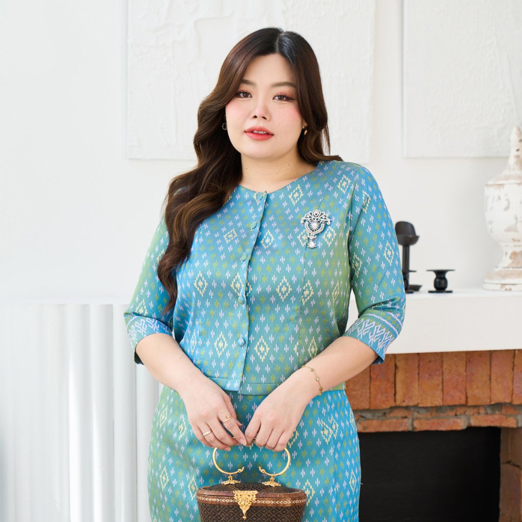 kudapy เซ็ตเสื้อผ้าไหมสีเขียวน้ำทะเล ชุดไทยเรือนต้น คอกลม แขนสามส่วน ลายจันทร์วาด