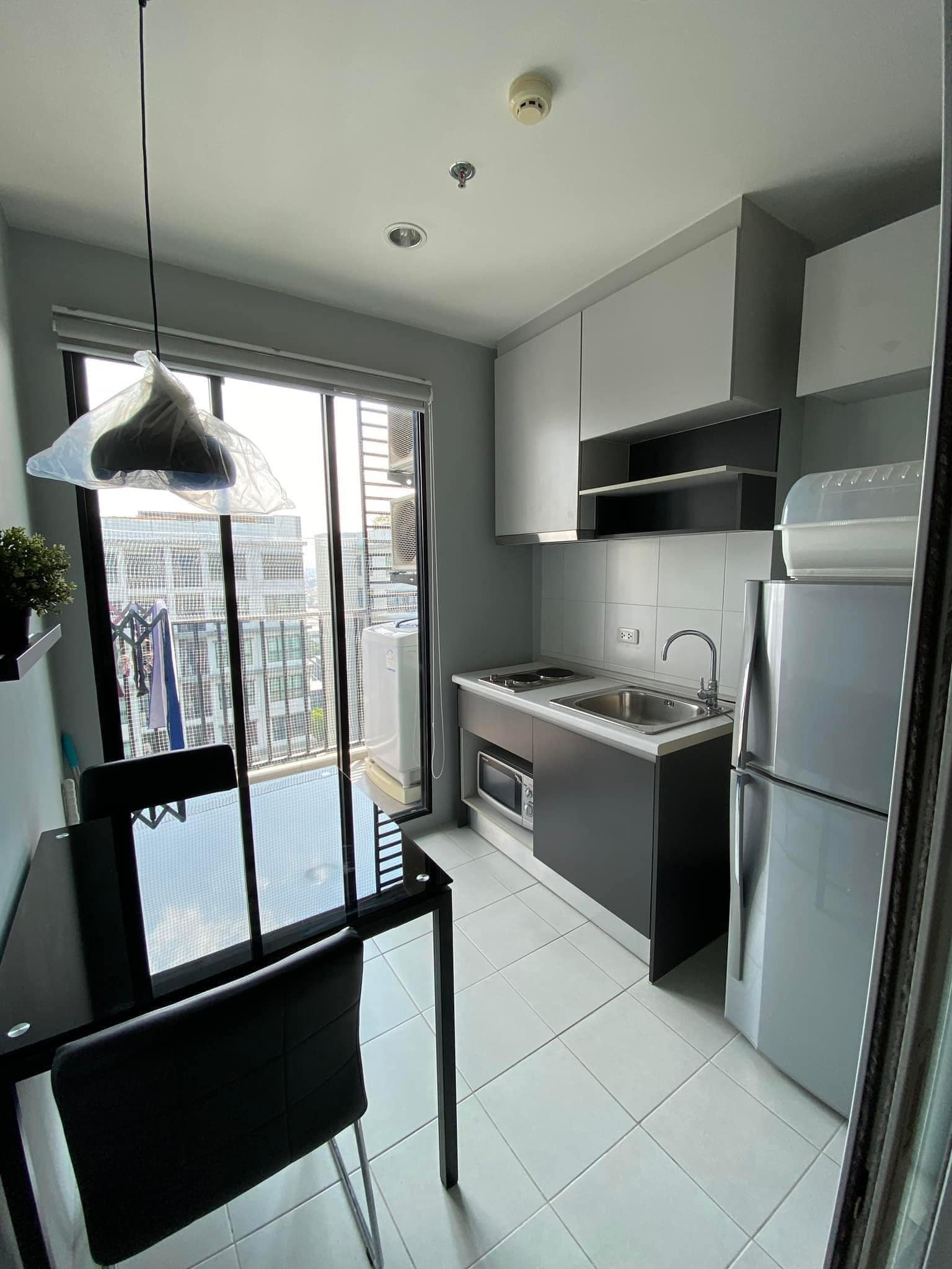 ให้เช่าคอนโด The Base Chaengwattana (เดอะ เบส แจ้งวัฒนะ) - ตกแต่งเฟอร์ครบห้องขนาด 32ตรม.มีเครื่องซักผ้า - การเดินทาง: รถไฟฟ้าสายสีชมพู